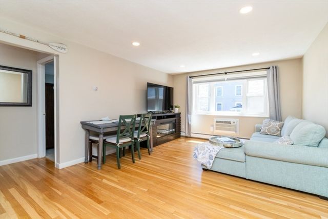 1075 Chestnut St 6, Newton, MA 02464