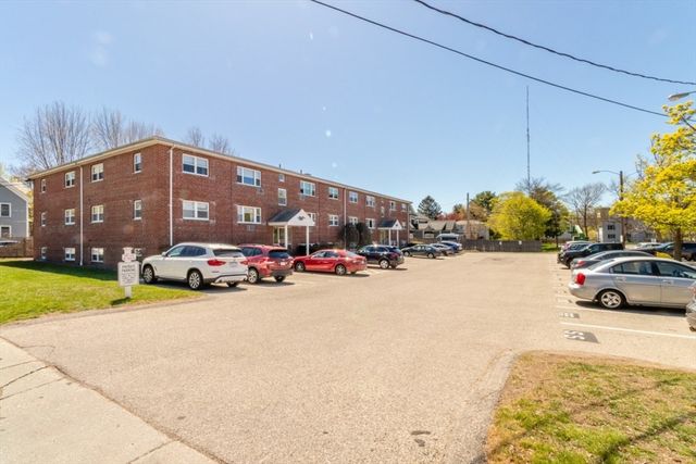 1075 Chestnut St 6, Newton, MA 02464