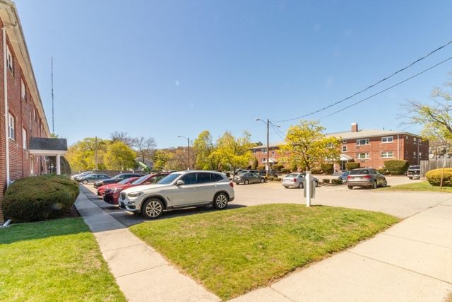 1075 Chestnut St 6, Newton, MA 02464