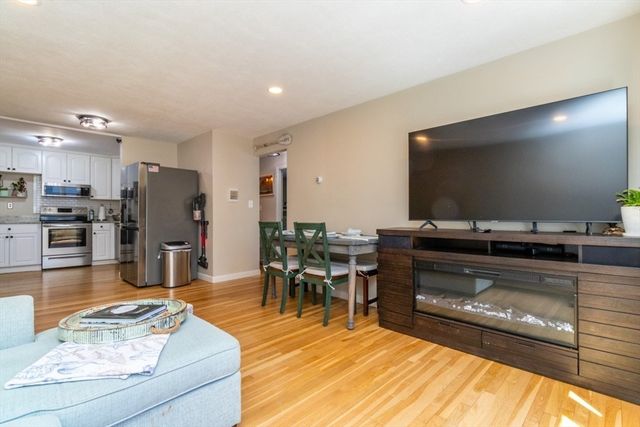 1075 Chestnut St 6, Newton, MA 02464