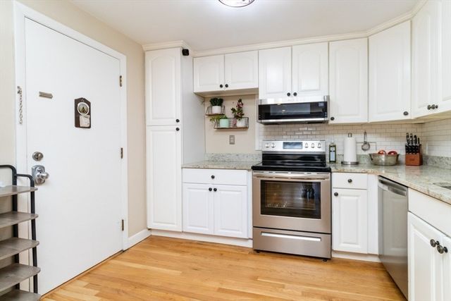 1075 Chestnut St 6, Newton, MA 02464