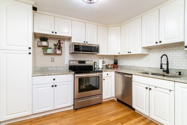 1075 Chestnut St 6, Newton, MA 02464