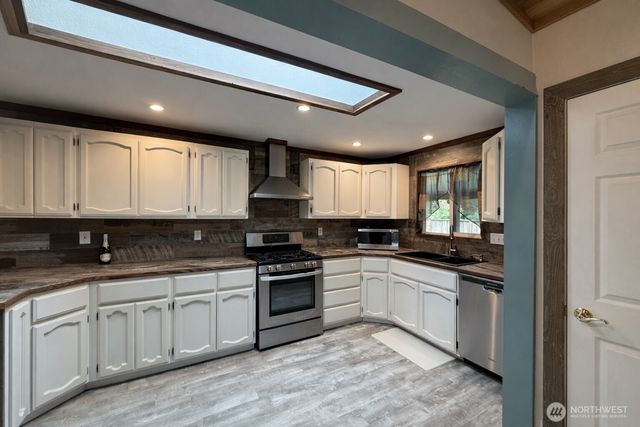 329 Sextans Avenue SW, Ocean Shores, WA 98569