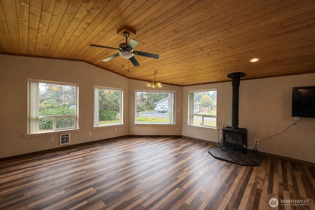 329 Sextans Avenue SW, Ocean Shores, WA 98569