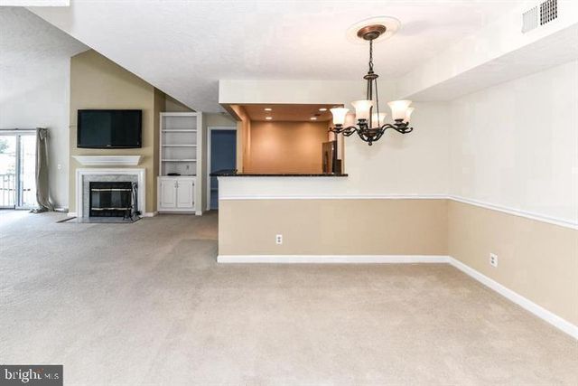 12010 RIDGE KNOLL DR #604-B, Fairfax, VA 22033