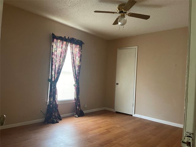 406 S Austin Street, Wolfe City, TX 75496