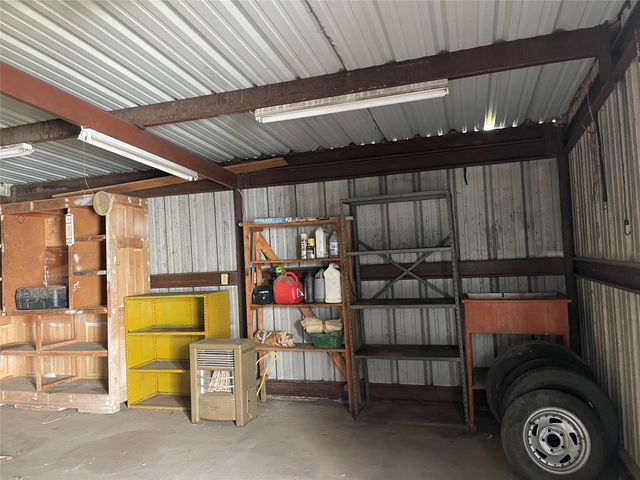 406 S Austin Street, Wolfe City, TX 75496