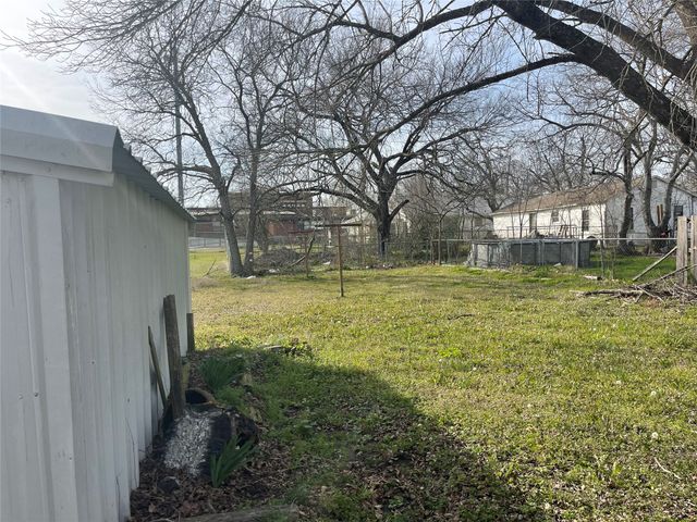 406 S Austin Street, Wolfe City, TX 75496
