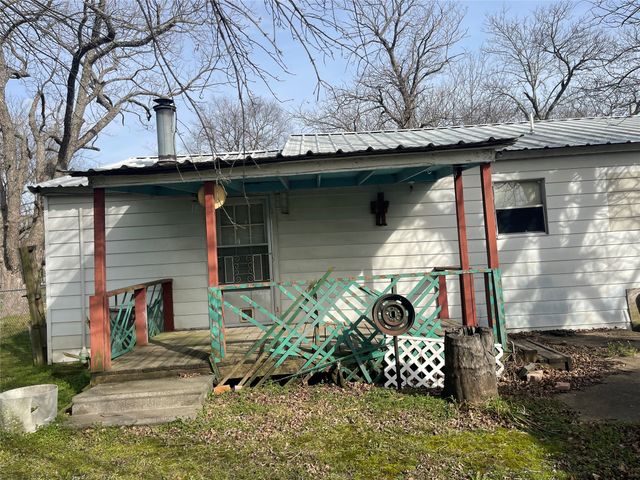 406 S Austin Street, Wolfe City, TX 75496