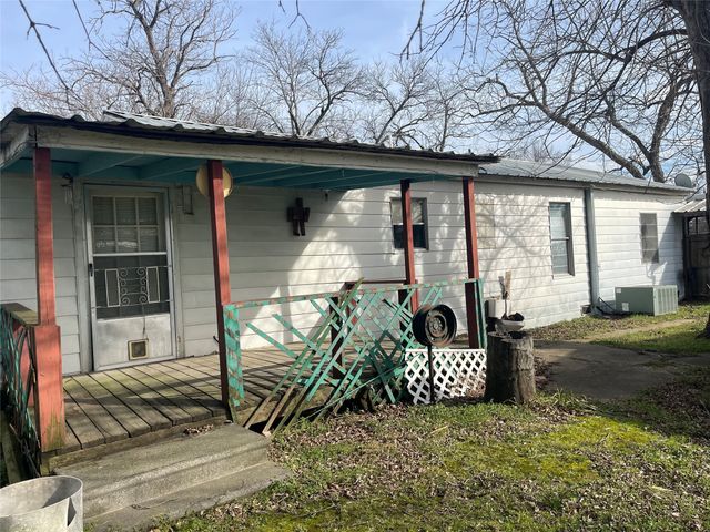 406 S Austin Street, Wolfe City, TX 75496