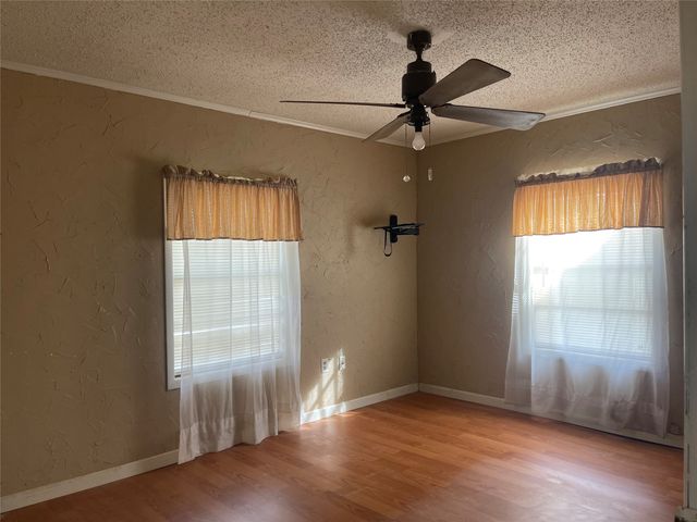 406 S Austin Street, Wolfe City, TX 75496