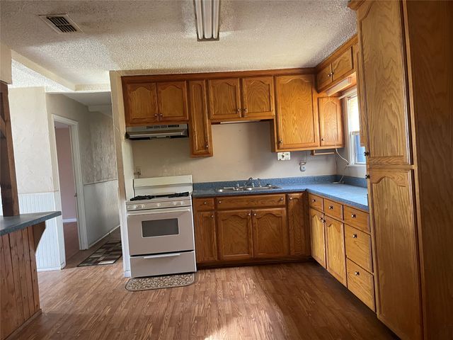 406 S Austin Street, Wolfe City, TX 75496