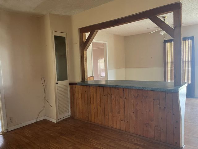 406 S Austin Street, Wolfe City, TX 75496