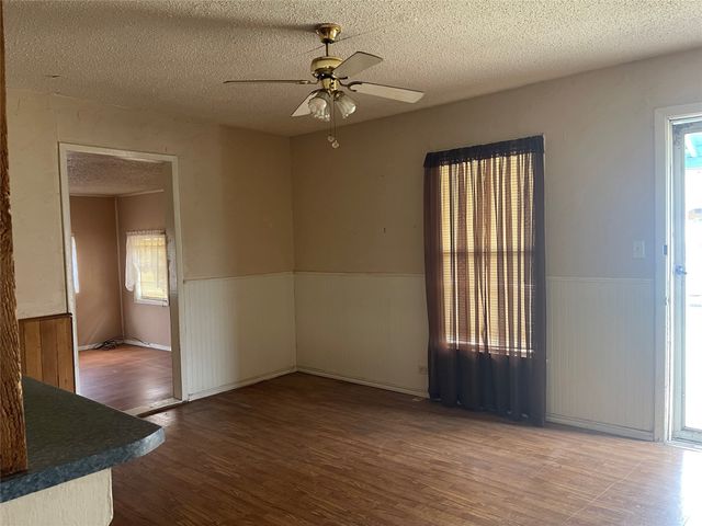 406 S Austin Street, Wolfe City, TX 75496