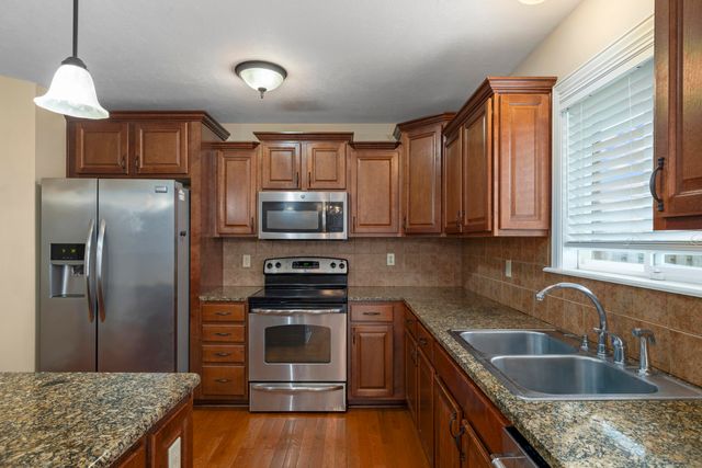 1515 S Natchez Road, Republic, MO 65738
