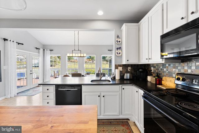 4 MCKEAN CIR, West Grove, PA 19390