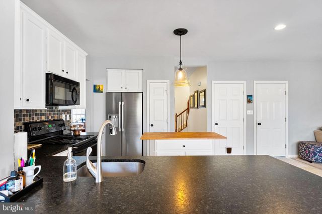 4 MCKEAN CIR, West Grove, PA 19390