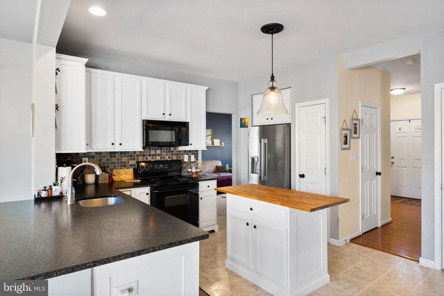 4 MCKEAN CIR, West Grove, PA 19390