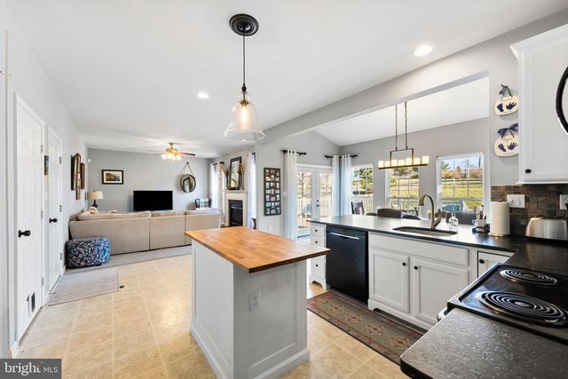 4 MCKEAN CIR, West Grove, PA 19390