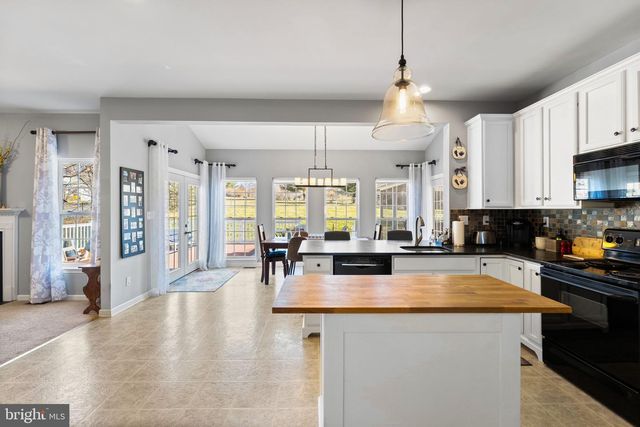 4 MCKEAN CIR, West Grove, PA 19390