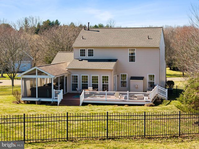 4 MCKEAN CIR, West Grove, PA 19390