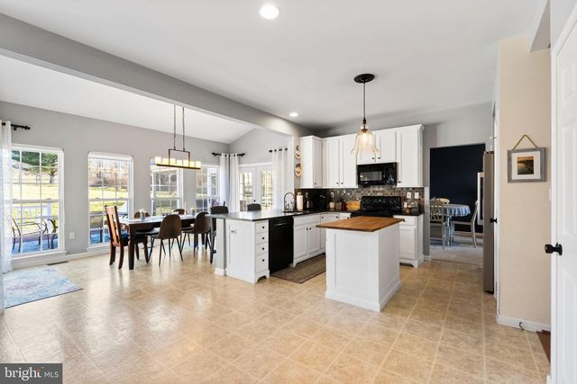 4 MCKEAN CIR, West Grove, PA 19390