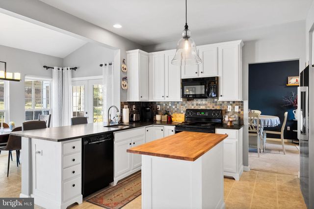 4 MCKEAN CIR, West Grove, PA 19390