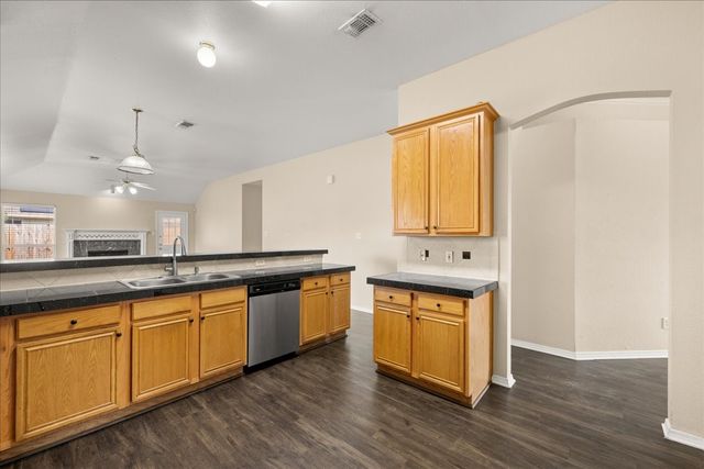 6500 Spencer Drive, Arlington, TX 76002