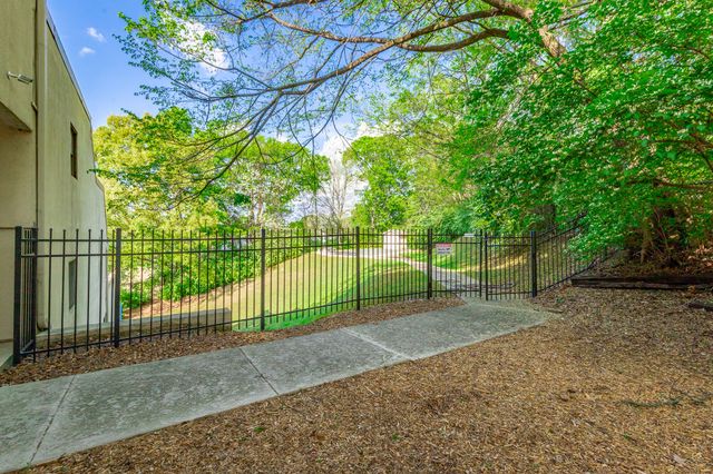 120 Douglas Street B5, Chattanooga, TN 37403