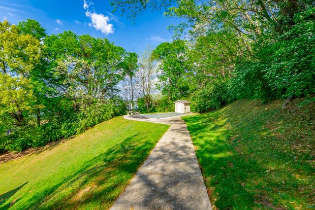 120 Douglas Street B5, Chattanooga, TN 37403