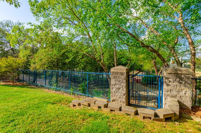 120 Douglas Street B5, Chattanooga, TN 37403