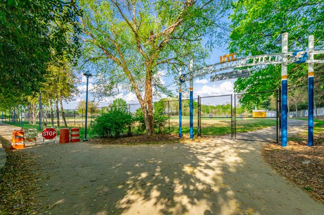 120 Douglas Street B5, Chattanooga, TN 37403
