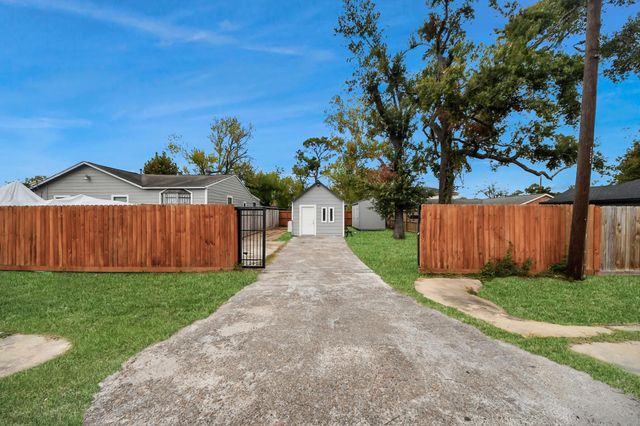 8125 Darlington Drive, Houston, TX 77028