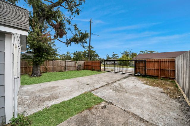 8125 Darlington Drive, Houston, TX 77028