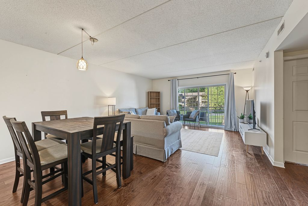 124 W Colfax Street 208, Palatine, IL 60067 — photo 2