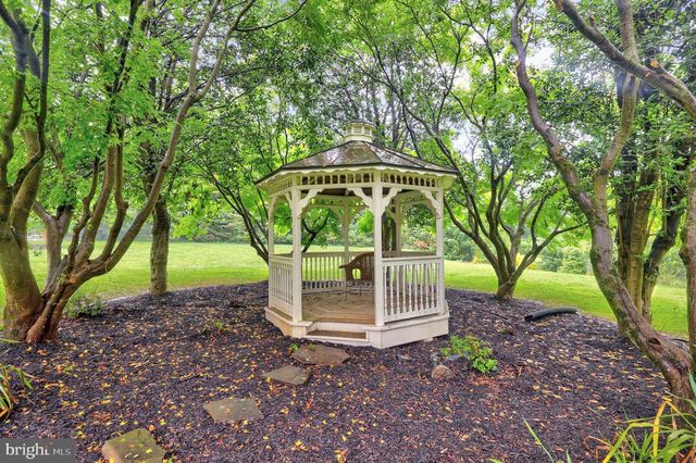 517 SENECA RD, Great Falls, VA 22066