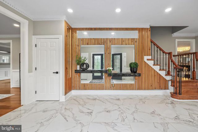 517 SENECA RD, Great Falls, VA 22066