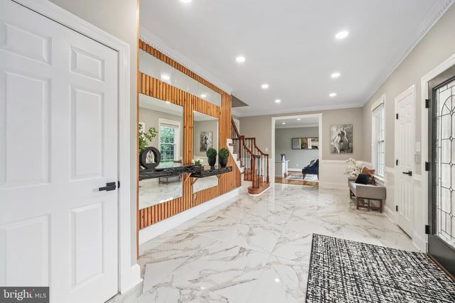 517 SENECA RD, Great Falls, VA 22066