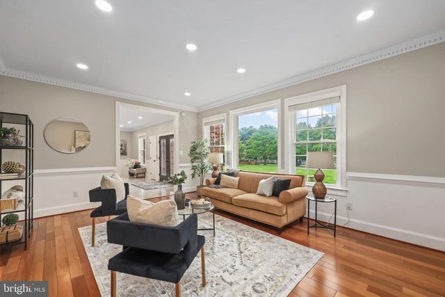 517 SENECA RD, Great Falls, VA 22066