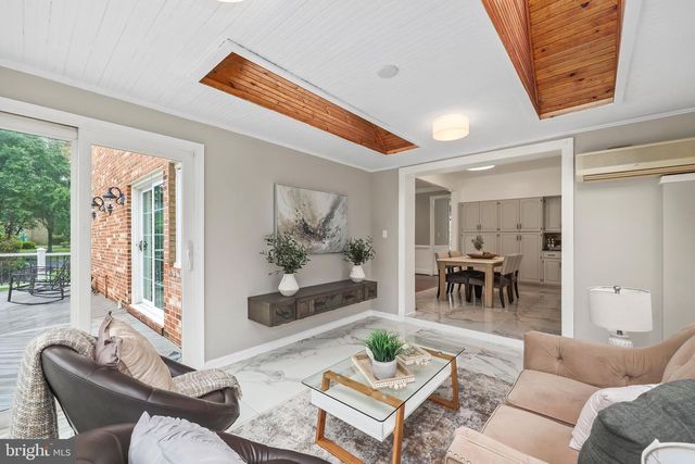 517 SENECA RD, Great Falls, VA 22066
