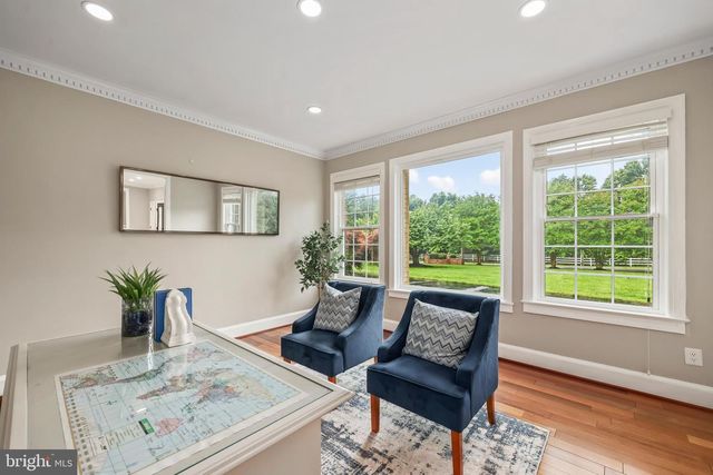 517 SENECA RD, Great Falls, VA 22066