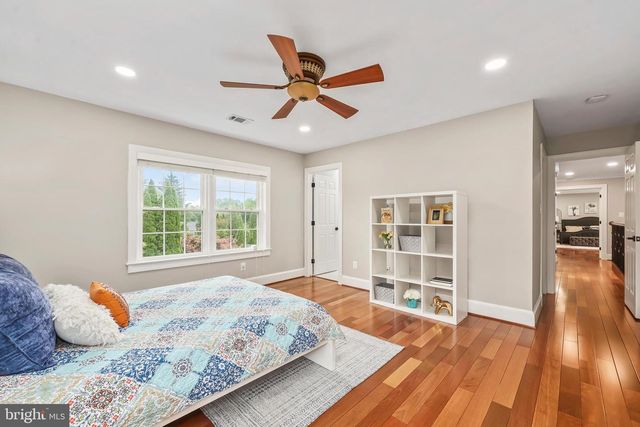 517 SENECA RD, Great Falls, VA 22066
