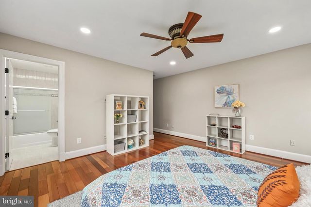 517 SENECA RD, Great Falls, VA 22066