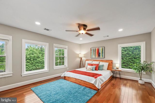 517 SENECA RD, Great Falls, VA 22066
