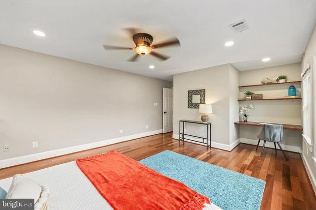 517 SENECA RD, Great Falls, VA 22066
