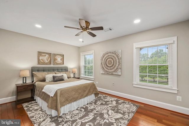 517 SENECA RD, Great Falls, VA 22066