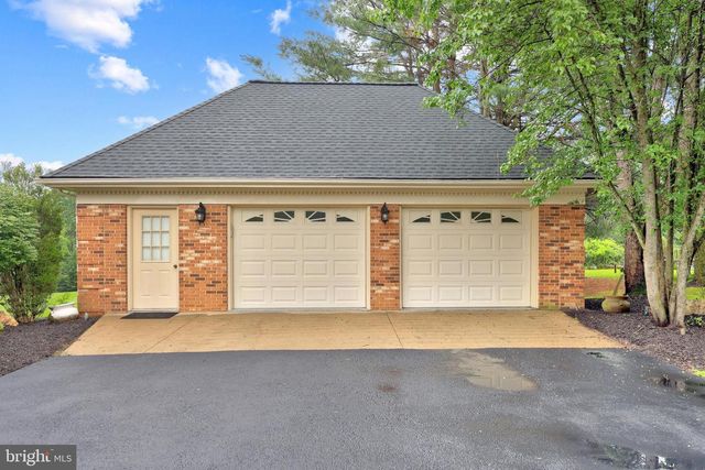 517 SENECA RD, Great Falls, VA 22066