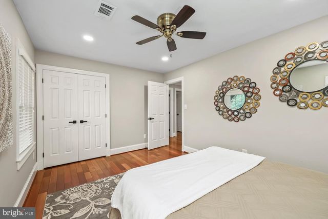 517 SENECA RD, Great Falls, VA 22066