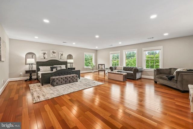 517 SENECA RD, Great Falls, VA 22066