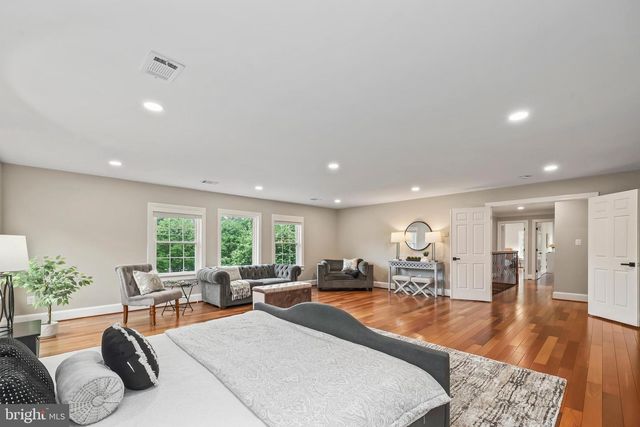 517 SENECA RD, Great Falls, VA 22066